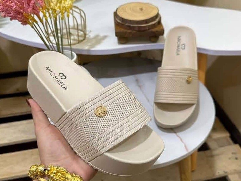 Michaela Breathable Knitted Chunky Slippers (Category: Sandals) located in Quezon City. Submitted by stuffs.hellyy (Listing ID 1465741152, Image 1). Description: size 39 & 40 availableeee! 💖.