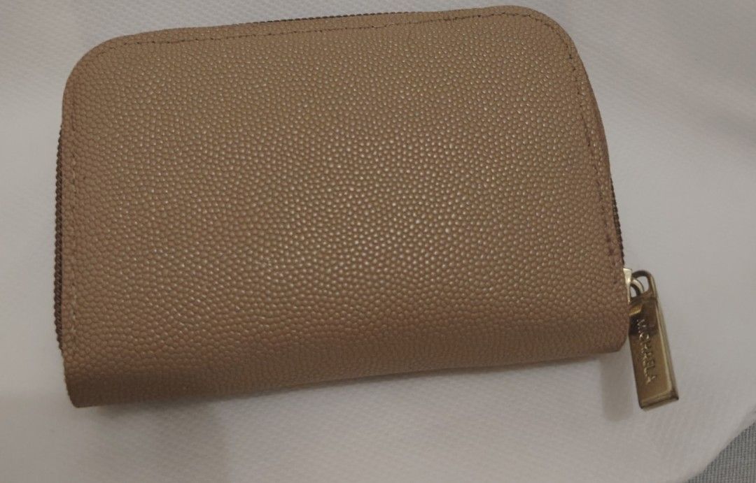 Michaela card wallet (Category: Luxury Bags & Wallets) located in Marikina City. Submitted by jmrdespi (Listing ID 1465714657, Image 2). Description: Declutter.