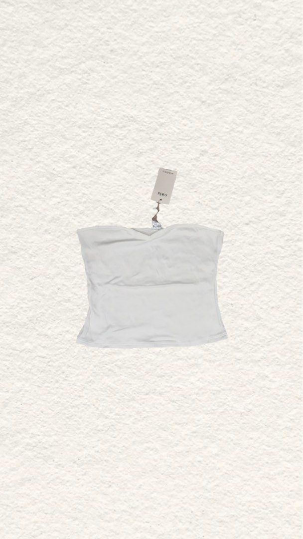Michi White Tube Top Strapless Crop Top (Category: Sleeveless) located in Quezon City. Submitted by zealhorse_a9f3c3 (Listing ID 1465620640, Image 1). Description: - Brand: Michi - Style: Strapless tube top / minimalist basic - Color: Clean white - Condition: Brand new with original tag attached - Features: Stretchy fabric, great for layering or solo wear.