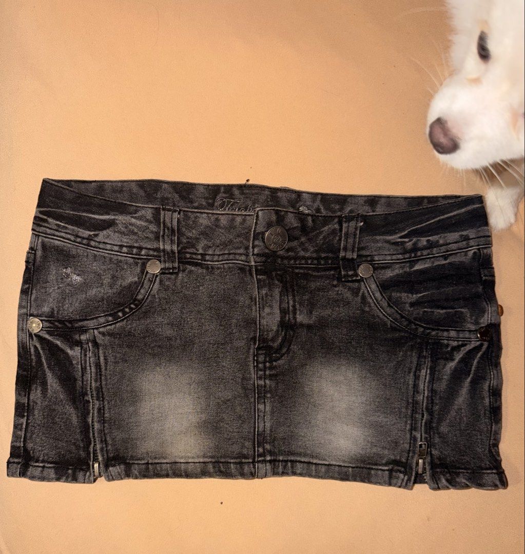 Micro skirt (Category: Skirts) located in Imus. Submitted by by.bei (Listing ID 1465689138, Image 1). Description: 26-27.