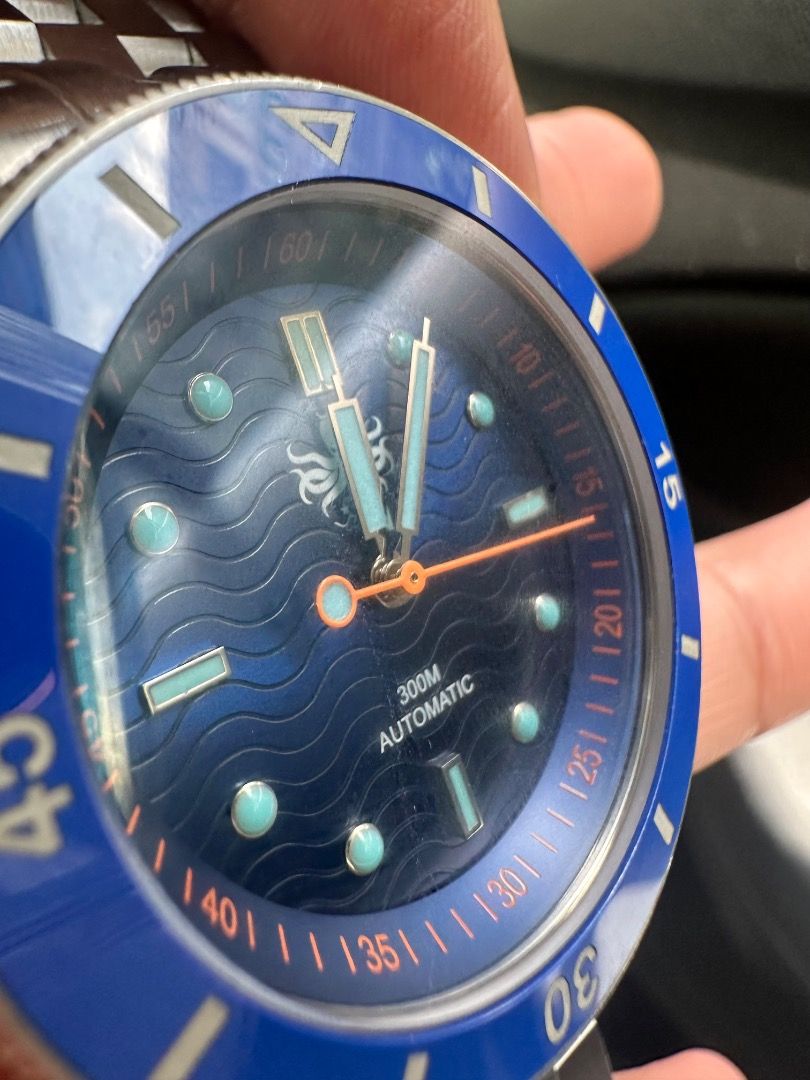 Micro-brand: Phoibos Wave Master Automatic Dive Watch Blue Dial (Category: Men's Watches) located in Mandaluyong City. Submitted by emyr7 (Listing ID 1465582679, Image 2). Description: * Automatic movement * 300M water resistance * Sapphire crystal * Stainless steel bracelet * Blue wave dial with blue bezel * Complete bracelet with clasp * Ceramic Bezel.