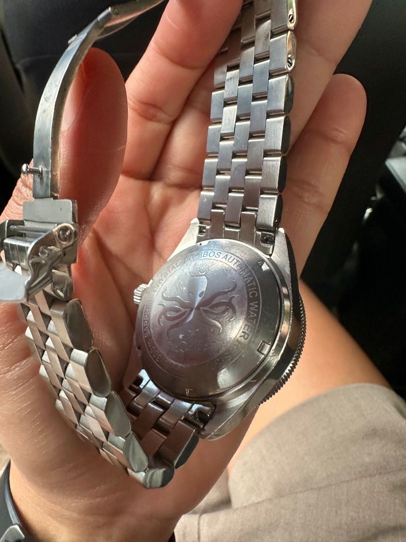 Micro-brand: Phoibos Wave Master Automatic Dive Watch Blue Dial (Category: Men's Watches) located in Mandaluyong City. Submitted by emyr7 (Listing ID 1465582679, Image 3). Description: * Automatic movement * 300M water resistance * Sapphire crystal * Stainless steel bracelet * Blue wave dial with blue bezel * Complete bracelet with clasp * Ceramic Bezel.