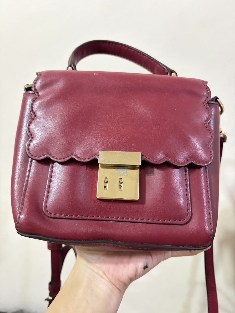 Mini leather crossbody bag (Category: Purses & Pouches) located in Balanga. Submitted by neri_declutters (Listing ID 1465683849, Image 1). Description: 📍Location: Balanga Bataan 🏍️Delivery Options: J&T, and LBC 💵Mode of Payment: Gcash, Bank Transfer (Payment First Basis) ❌No cancellation of order/s #PrelovedBags #PrelovedBag #PrelovedPH #PrelovedBagsPH #BrandedPreloved ThriftFinds UkayFinds UkayPH SecondHandStyle Note: Kindly manage your expec