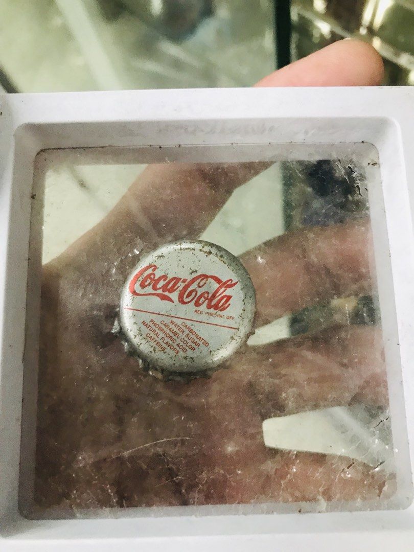 Misprint Error 1998 Coca Cola cap (Category: Vintage Collectibles) located in Quezon City. Submitted by regiegeorg77224 (Listing ID 1465593912, Image 1). Description: Very Rare Misprint Error bottle cap Vintage Coca Cola crown 1998 QC area Meet up / Lalamove Bank transfer .