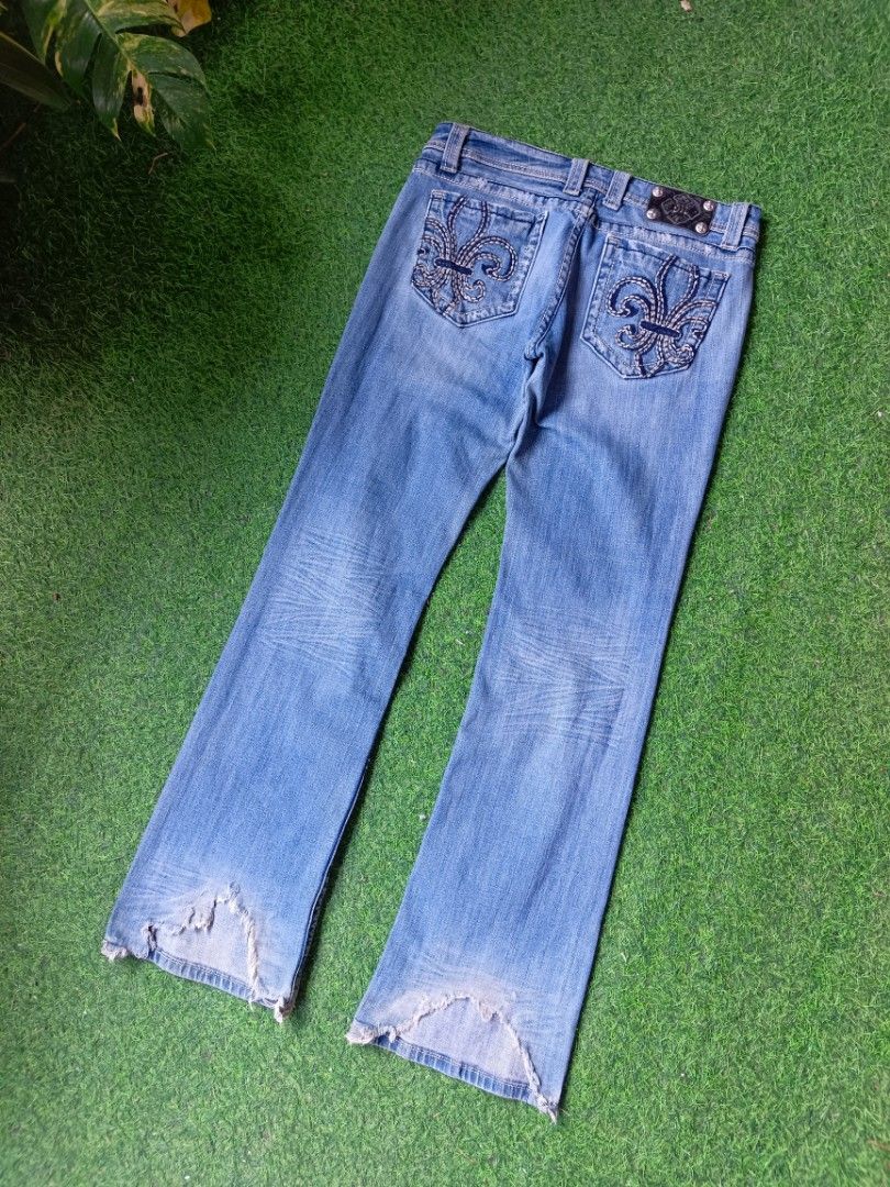 Miss me Bootcut Jeans (Category: Jeans) located in Davao. Submitted by karlito. (Listing ID 1465613586, Image 1). Description: Waist 32-34 Length 41.5 Hem 9 Issue nasa pic.