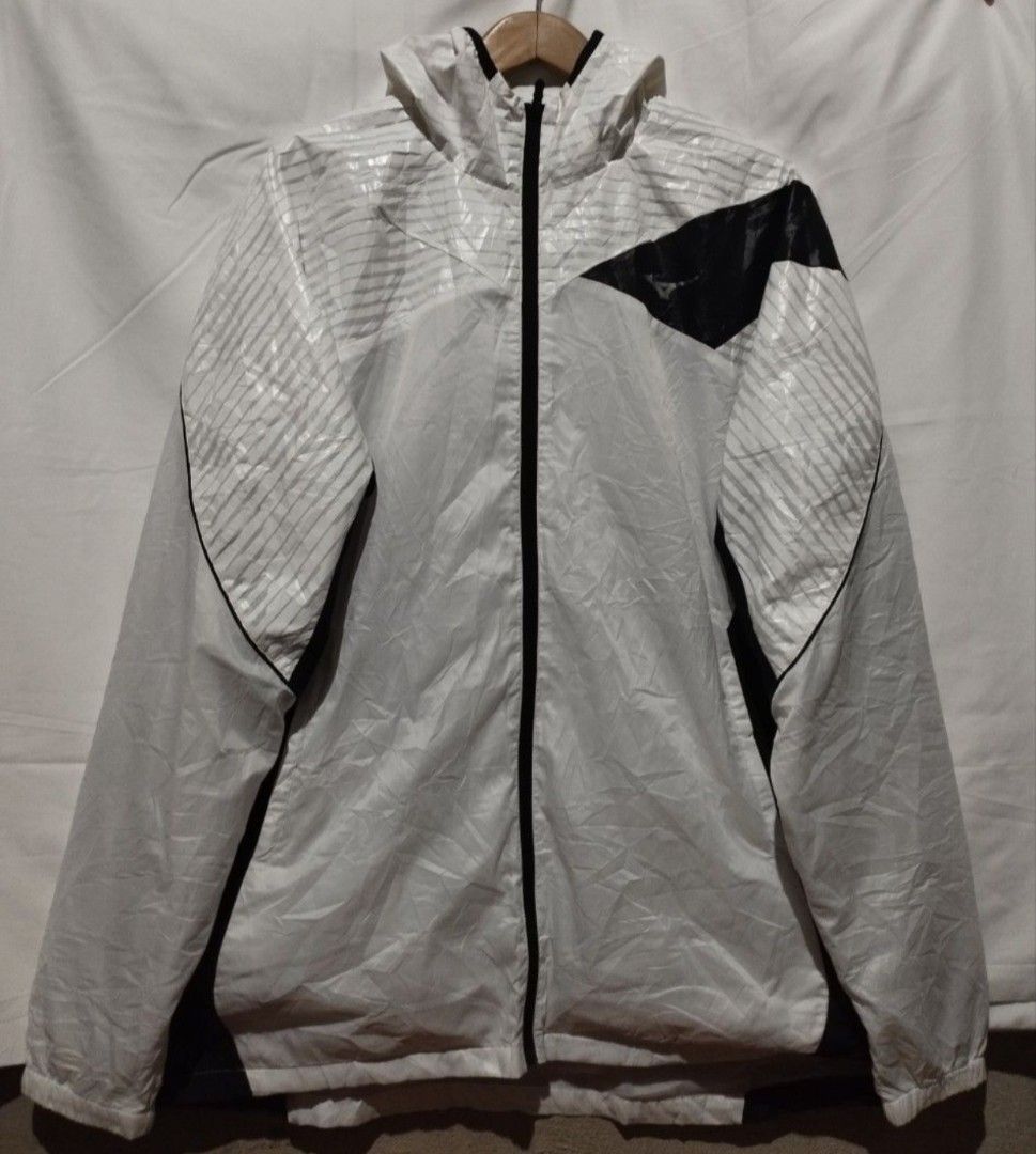 Mizuno breath thermo white nylon parka jacket (Category: Coats, Jackets and Outerwear) located in Manila. Submitted by livecloud.68f180 (Listing ID 1465757645, Image 1). Description: Length 31 Width 26.
