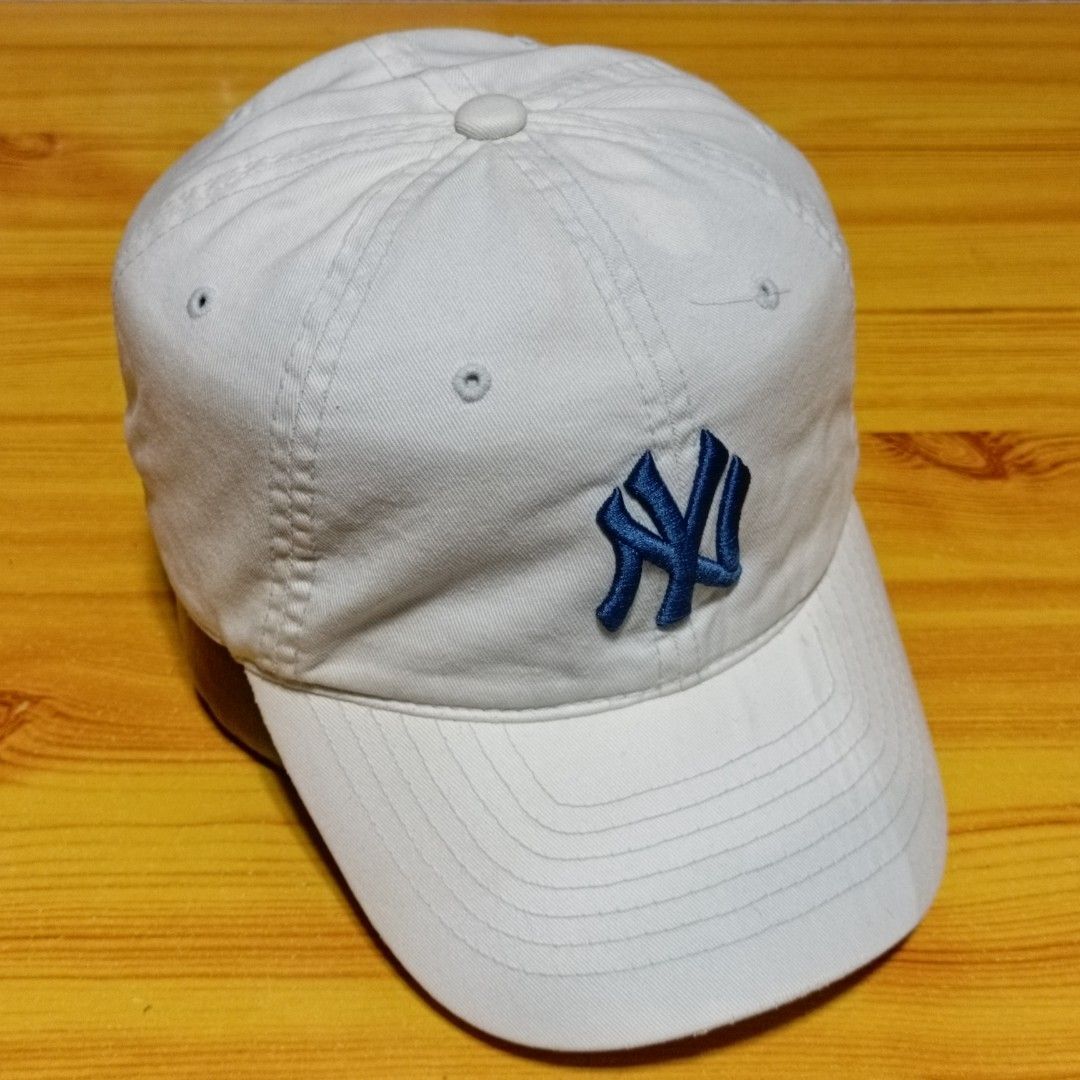 MLB New York Yankees White Baseball Cap (Category: Caps & Hats) located in Manila. Submitted by caps08 (Listing ID 1465745212, Image 1). Description: - Brand: Major League Baseball (MLB) - Design: White cap with embroidered blue NY logo on the front and MLB batterman logo on the back - Fit: Adjustable fabric strap with engraved metal buckle closure - Details: White inner sweatband with official MLB woven label - Style: Casual everyday hat that go