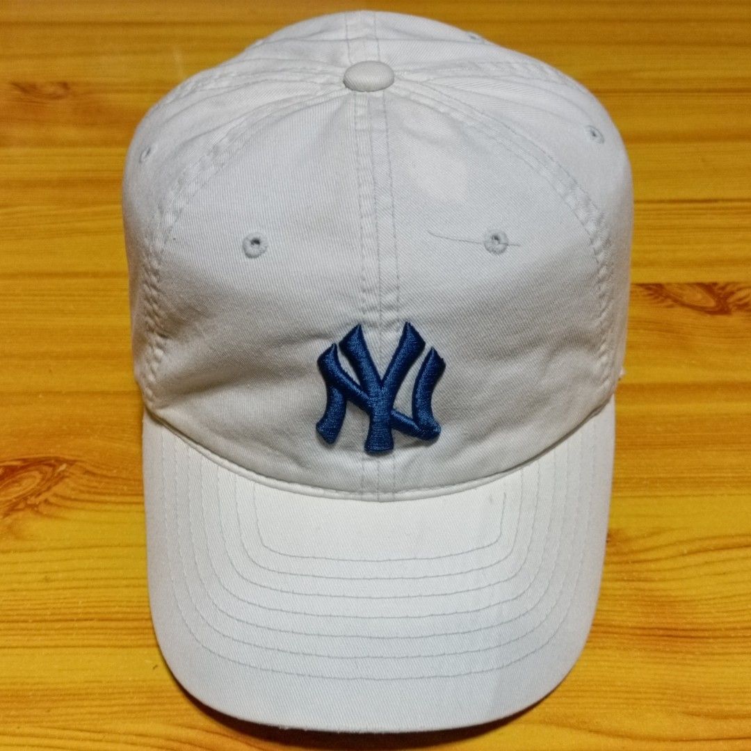 MLB New York Yankees White Baseball Cap (Category: Caps & Hats) located in Manila. Submitted by caps08 (Listing ID 1465745212, Image 2). Description: - Brand: Major League Baseball (MLB) - Design: White cap with embroidered blue NY logo on the front and MLB batterman logo on the back - Fit: Adjustable fabric strap with engraved metal buckle closure - Details: White inner sweatband with official MLB woven label - Style: Casual everyday hat that go