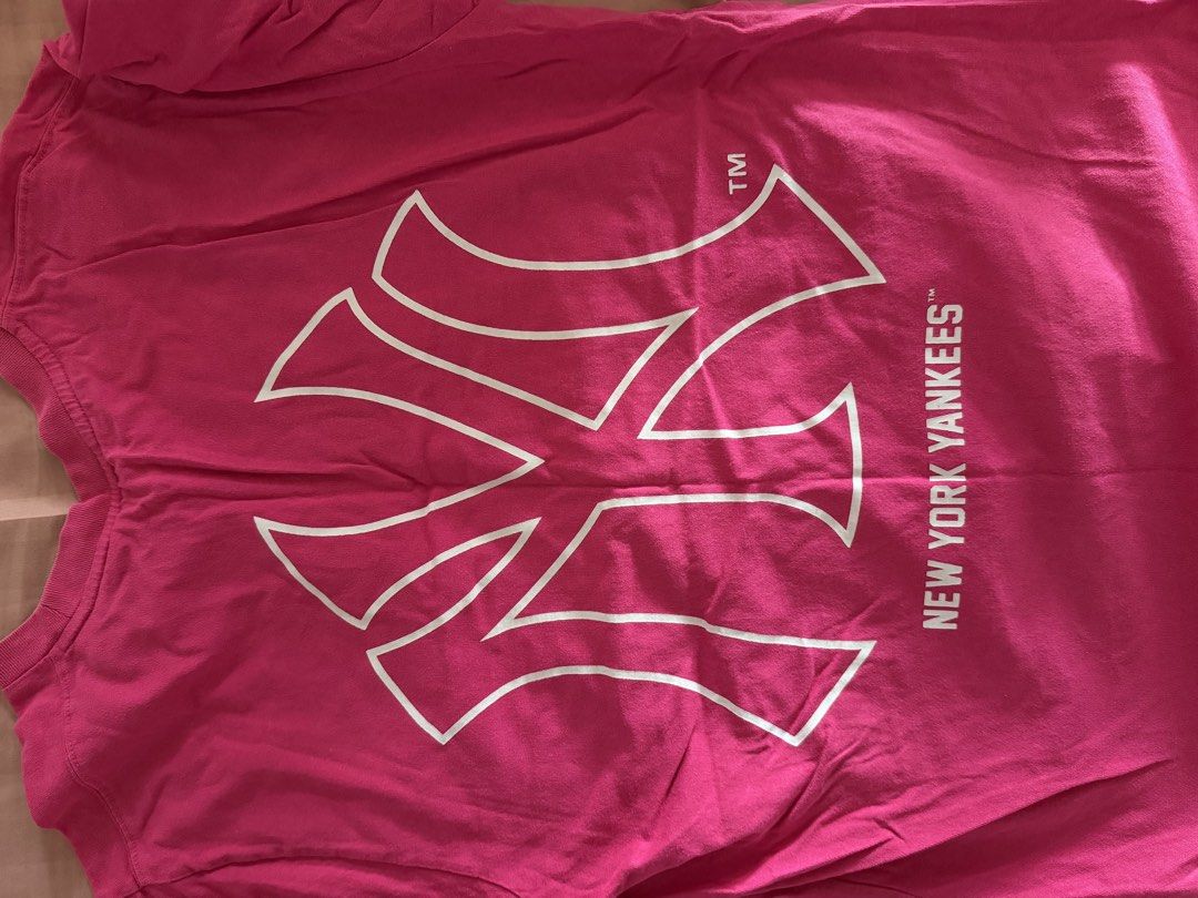 MLB NY Yankees (Category: Shirts) located in Cavite. Submitted by ja.999 (Listing ID 1465612977, Image 2). Description: 👉🏻 Defect: Parang nalapnos yung logo sa harap since nadaanan sha ng plantsa 👉🏻 RFS: Decluttering 👉🏻 Pls manage ur expectations 👉🏻 Can do Same Day Delivery 👉🏻 Loc: Makati 👉🏻 Price is negotiable (esp if marami kayo bibilhin sa items ko hehe) .