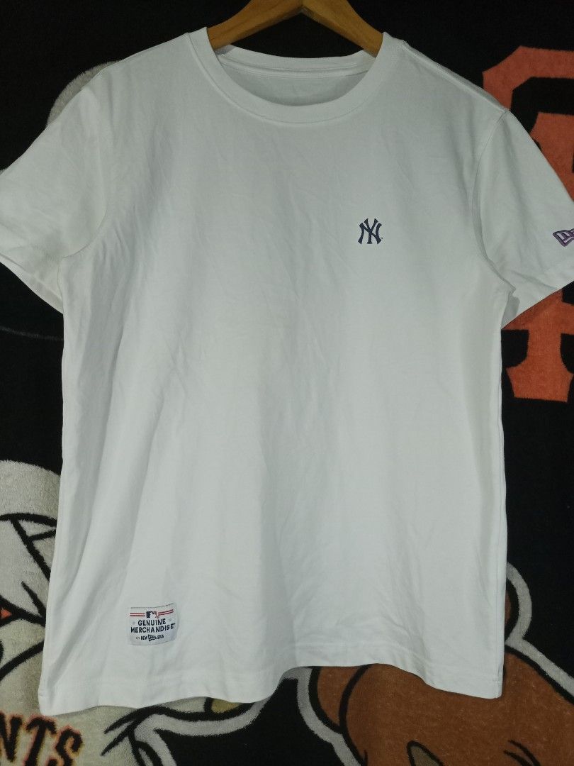 MLB x New Era New York Yankees Tee (Category: Tshirts & Polo Shirts ) located in Castilla. Submitted by stignapamorma (Listing ID 1465680609, Image 1). Description: Branded White Tee ( Thrifted ) Size - 19.5x26 Condition - Excellent Color Rate - 9/10 Issue - None Price - 500+SF.