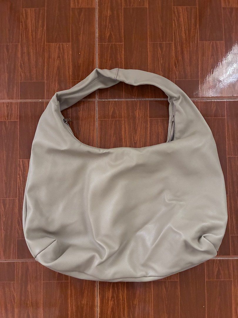 Mochi Hobo Bag (Category: Shoulder Bags) located in Manila. Submitted by cuevaswyno85037 (Listing ID 1465601949, Image 1). Description: - Material: Premium soft faux leather - Color: Versatile neutral beige - Style: Slouchy hobo bag - Closure: Secure top zip - Strap: Thick and comfortable for shoulder wear - Capacity: Spacious interior for daily essentials.