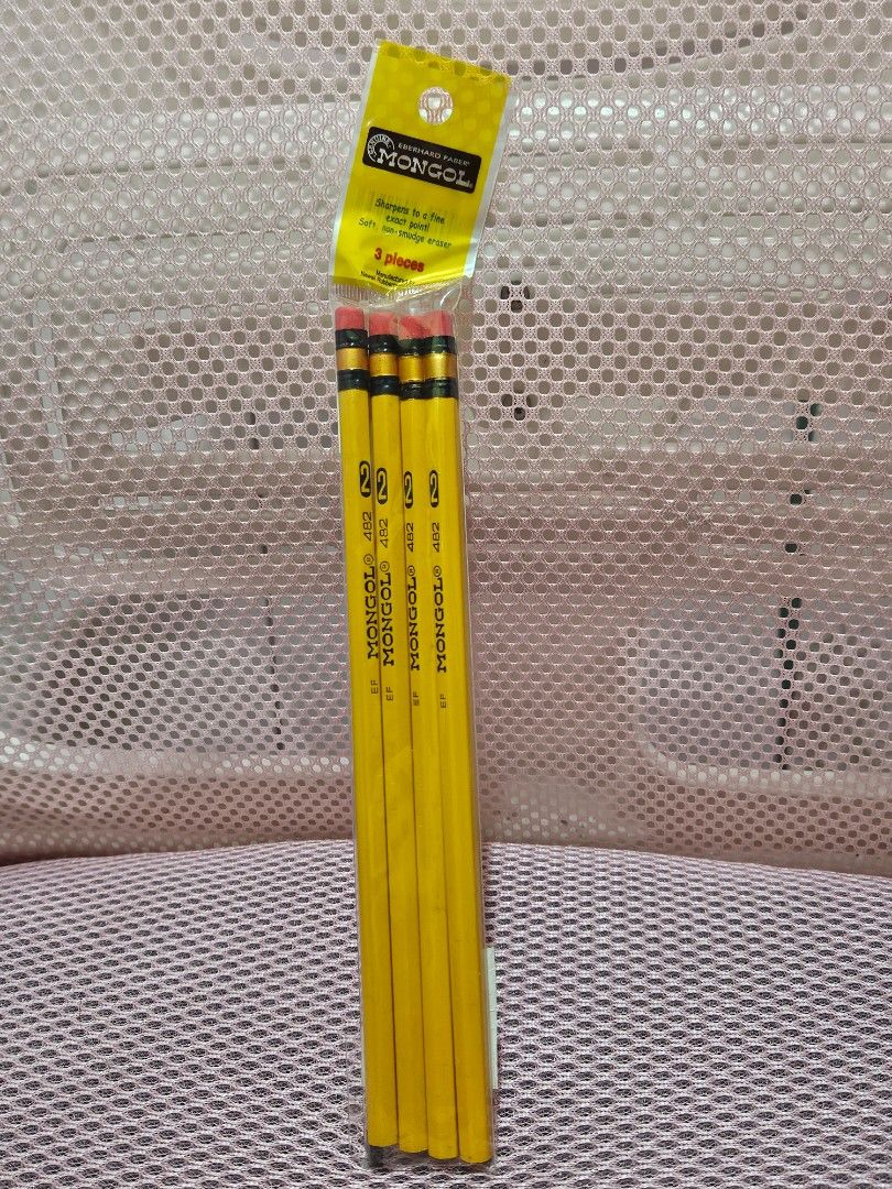 Mongol Pencil 2 (Category: Stationery & School Supplies) located in Bulacan. Submitted by _luffytaro (Listing ID 1465627583, Image 1). Description: - 4 pcs in 3 pack so price is now php 42 due to additional 1 pencil mop: gcash/gotyme mod: j&t.