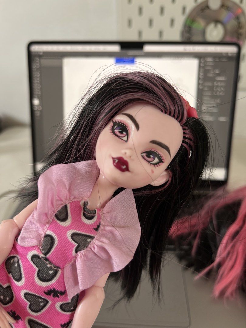 Monster High Draculaura G3 Doll (Category: Kids Toys) located in Manila. Submitted by erekkotsu (Listing ID 1465627325, Image 1). Description: What you see is what you get A little dirty but 100% cleanable Hair unkempt kasi nakatago lang sa box No original box but will pack securely Loc: Valenzuela.