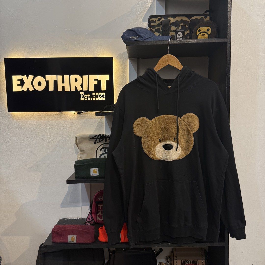 Moschino Couture Black Teddy Bear Patch Hoodie (Category: Coats, Jackets and Outerwear) located in Manila. Submitted by carbungcoalex (Listing ID 1465612334, Image 1). Description: MOSCHINO BEAR BLACK HOOODIE 24 by 30 Good Condition Complete tags 1200 CLAIM.