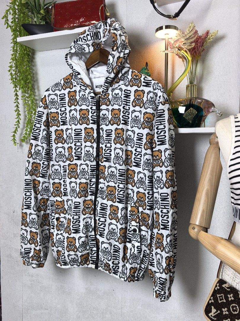 Moschino monogam windbreaker (Category: Luxury Apparel) located in Baguio. Submitted by ashzachary (Listing ID 1465699412, Image 2). Description: Moschino monogam windbreaker Condition :Excellent condition Color rate 10/10 Size :Medium Inches:W/L No issues No flaws Super ganda sa personal Pm. More details Good quality Plsss 📌No Bogus 📌No return MOP What you see is what you get PALAWAN, CEBUNA GCASH AND BDO Reminder😊 We're selling thrifted clot