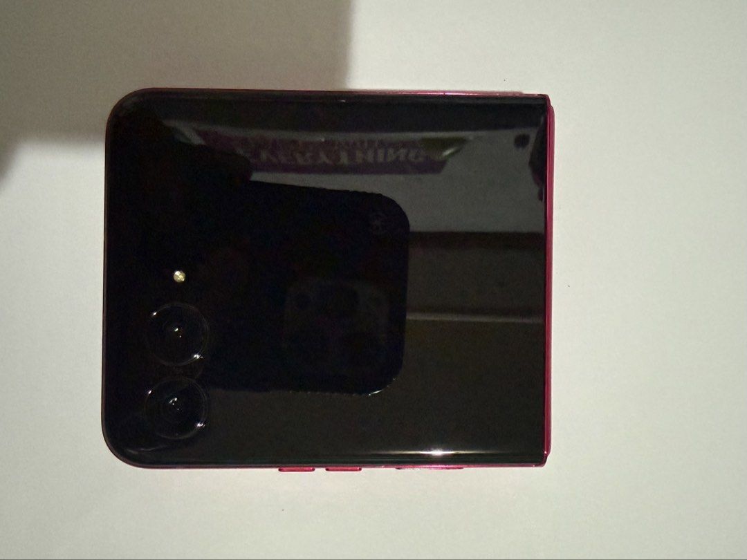 Motorola Razr 50 ultra (Category: Motorola) located in Manila. Submitted by jcob243558073 (Listing ID 1465685454, Image 2). Description: Motorola razr 50 ultra 5g 256gb us version Open line No issues/scratches/dents No problem with screen and speakers No problems with fold. Battery: 4000mAh With Box, charger, cord and free case Price is negotiable If you want more pictures just ask. Location: Bacolod, Negros occidental RFS: upgrade.