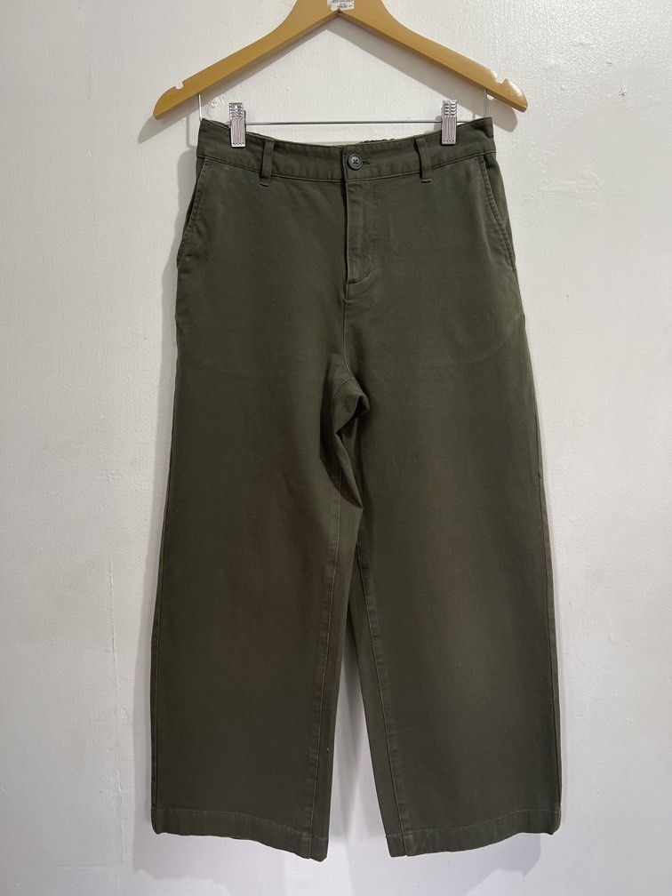 Medium Muji khaki green trouser (Category: Other Bottoms) located in Las Pinas. Submitted by gaeley (Listing ID 1465603291, Image 1). Description: M on tag w: 28-30" l: 35".