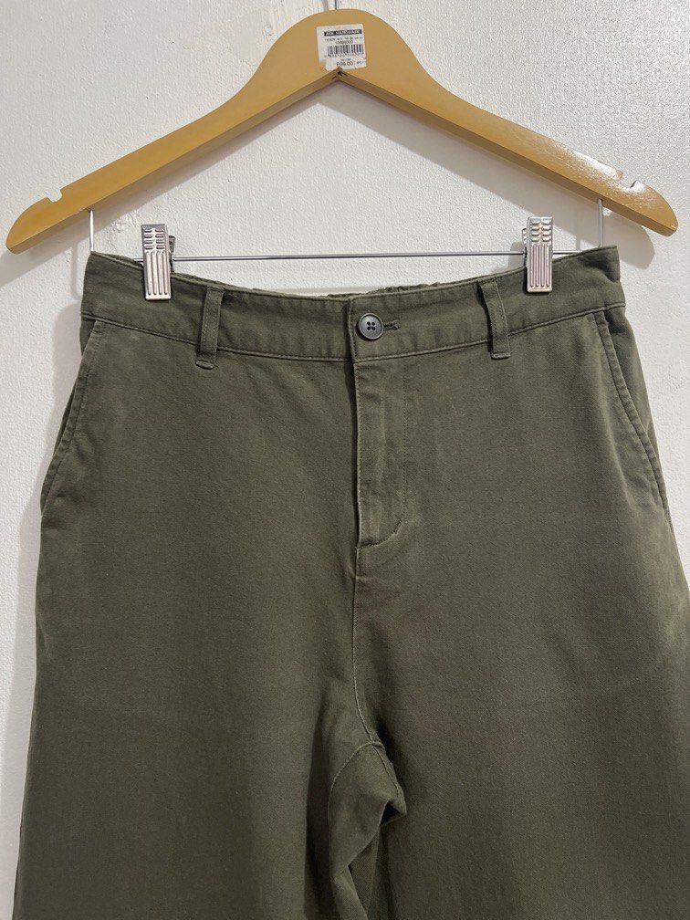 Medium Muji khaki green trouser (Category: Other Bottoms) located in Las Pinas. Submitted by gaeley (Listing ID 1465603291, Image 2). Description: M on tag w: 28-30" l: 35".