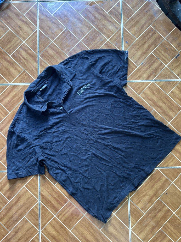 National Geographic Basic Pique Polo Shirt with Small Logo (Category: Tshirts & Polo Shirts ) located in Dauis. Submitted by goodsnhoodsgallery (Listing ID 1465607373, Image 1). Description: Excellent condition Complete tags Color rate: 9.5/10 Dimes: Length: 26’ L Width: 21’ W Large on tag Issue: Minimal logo peeling(see photos for reference) Negotiable, dm me for offers and details .