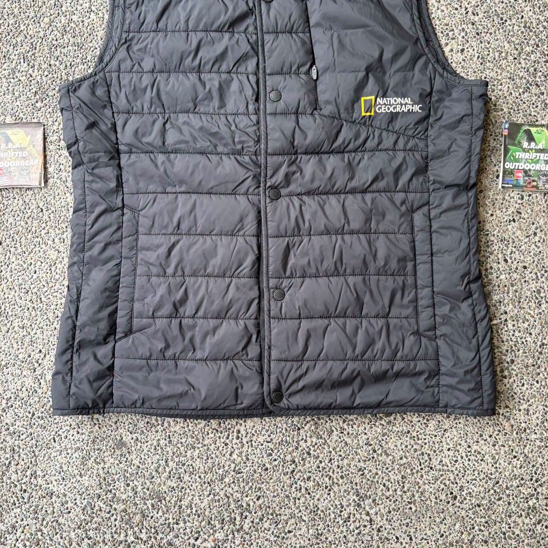 National Geographic Vest (Category: Vests) located in Caloocan City. Submitted by rjlthrifts (Listing ID 1465694213, Image 3). Description: National Geographic Vest designed for outdoor exploration, urban lifestyle layering, and travel comfort. Excellent Condition Color Rate 10/10 S on Tag 25 Length 19 Width No Issue. Price. 1,980 Loc. South Caloocan Courier. J&T And Flash Express.