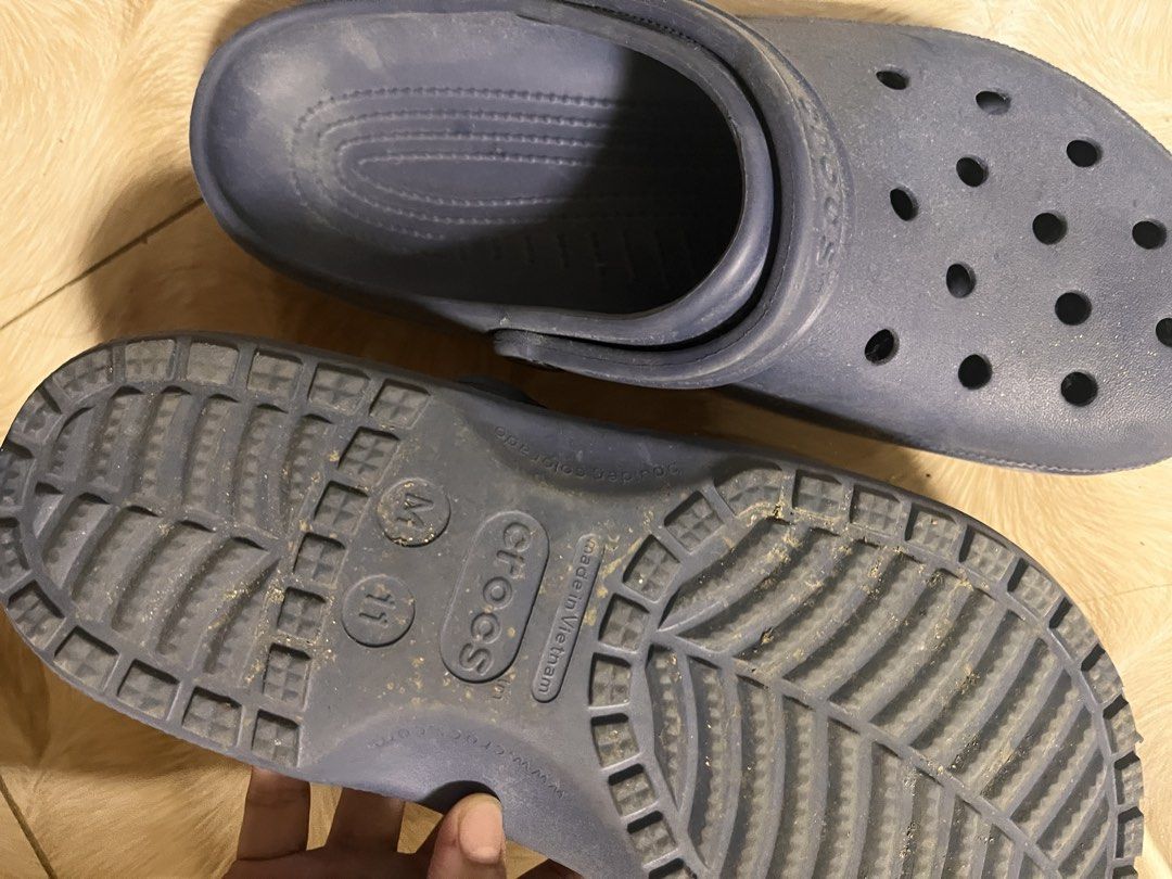 NAVY BLUE CROCS ORIGINAL! (Category: Slippers & Slides) located in Santo Tomas. Submitted by thena.cole (Listing ID 1465713083, Image 2). Description: Good as new, hindi pa nagagamit Naka stock lang kaya madumi, kaya yan ng punas lang NO ISSUE AND ORIGINAL SIZE 11 .
