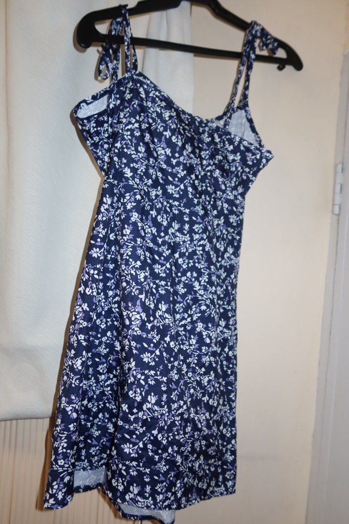 Navy Blue Floral Spaghetti Strap Mini Dress (Category: Dresses) located in Cavite. Submitted by mcjkim (Listing ID 1465679609, Image 3). Description: - Color/Pattern: Navy blue with dainty white and purple floral print - Design: Sweetheart neckline with adjustable tie-shoulder straps and comfortable smocked back panel - Fabric: Super lightweight and breezy - Condition: Worn once for a vacation, freshly washed and clean - Best for: Warm weather da