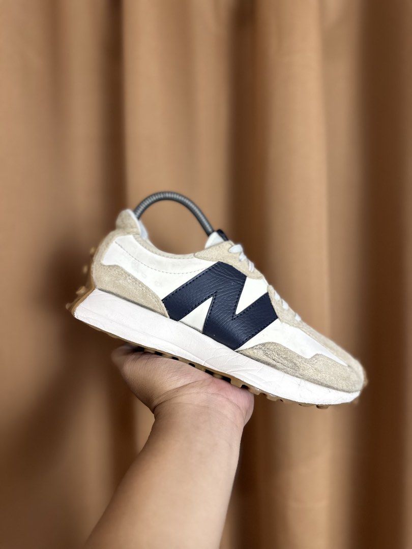 NB 327 (Category: Sneakers) located in Don Carlos. Submitted by rabearcelj59593 (Listing ID 1465726150, Image 1). Description: .