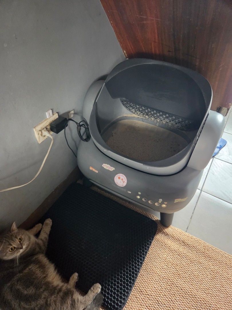 Neakasa Automatic Cat Litter Box (Category: Homes & Other Pet Accessories) located in Manila. Submitted by elmer.espiritu (Listing ID 1465650443, Image 1). Description: - Neakasa automatic cat litter box in sleek grey - Fully functional setup, includes wall power adapter - Features a grated sifting section for clumping cat litter - Ideal for busy cat owners looking for easy maintenance.