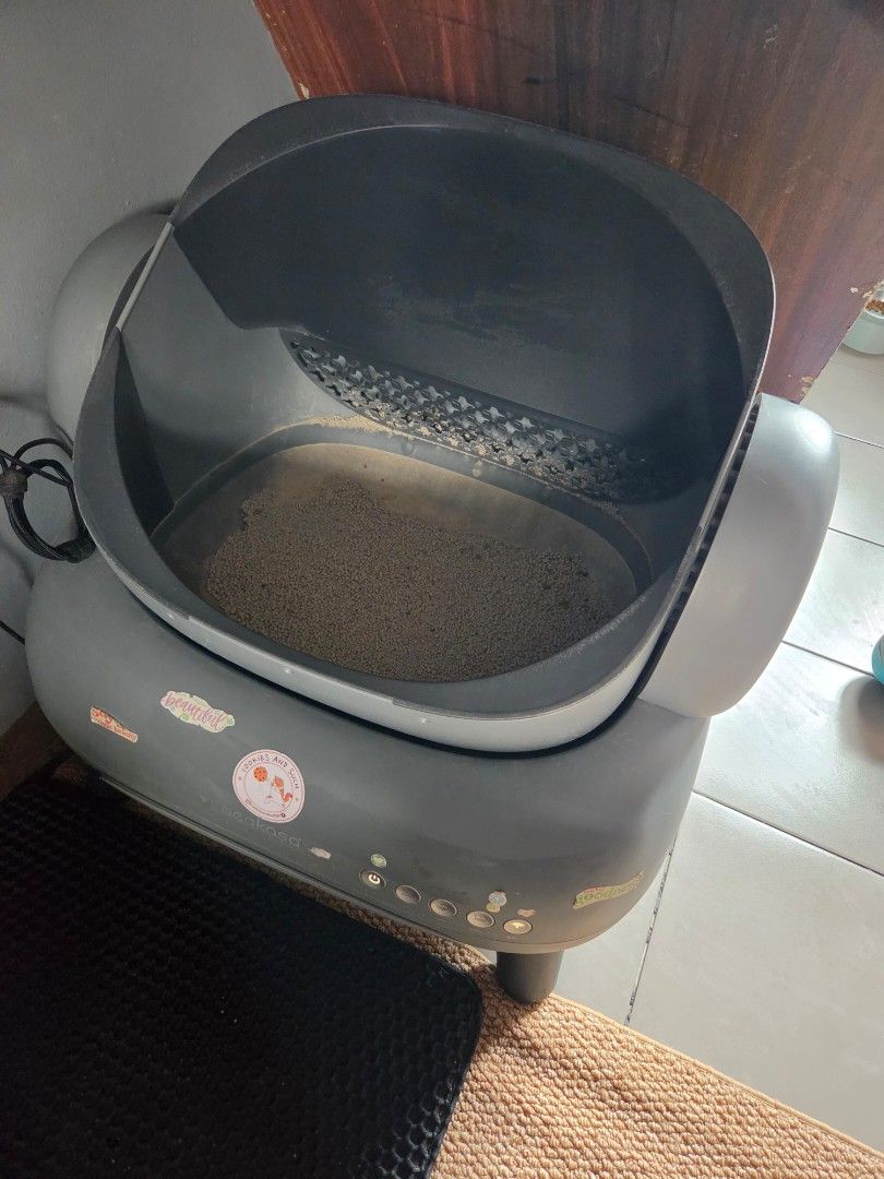 Neakasa Automatic Cat Litter Box (Category: Homes & Other Pet Accessories) located in Manila. Submitted by elmer.espiritu (Listing ID 1465650443, Image 2). Description: - Neakasa automatic cat litter box in sleek grey - Fully functional setup, includes wall power adapter - Features a grated sifting section for clumping cat litter - Ideal for busy cat owners looking for easy maintenance.
