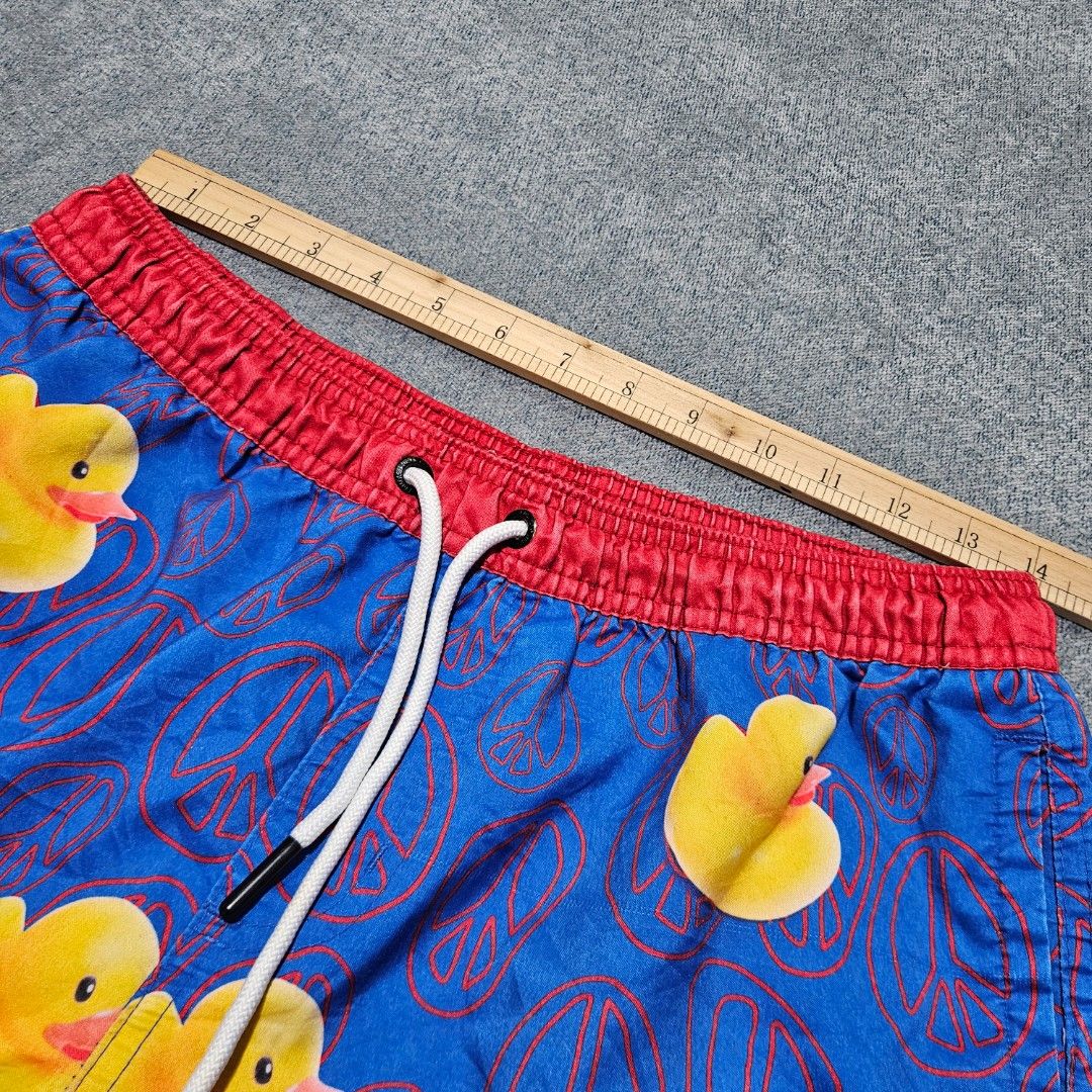 Neff ducky shorts (Category: Shorts) located in Baguio. Submitted by fadexquisite (Listing ID 1465581115, Image 3). Description: Neff ducky shorts Size med on tag Waist 28-32inch Length 15inch Rise 11inch Inseam 5inch Leg opening 11inch Excellent condition Note has rip design on sides 400 plus ship fee.