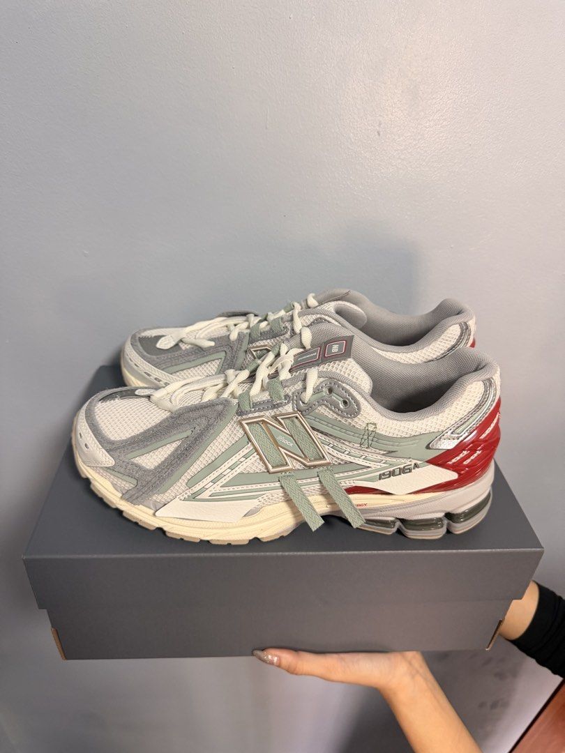 New Balance 1906 (Category: Sneakers) located in Antipolo. Submitted by aocampo00 (Listing ID 1465599627, Image 2). Description: New Balance 1906A DS never been worn rfs Nadoble ng bili .