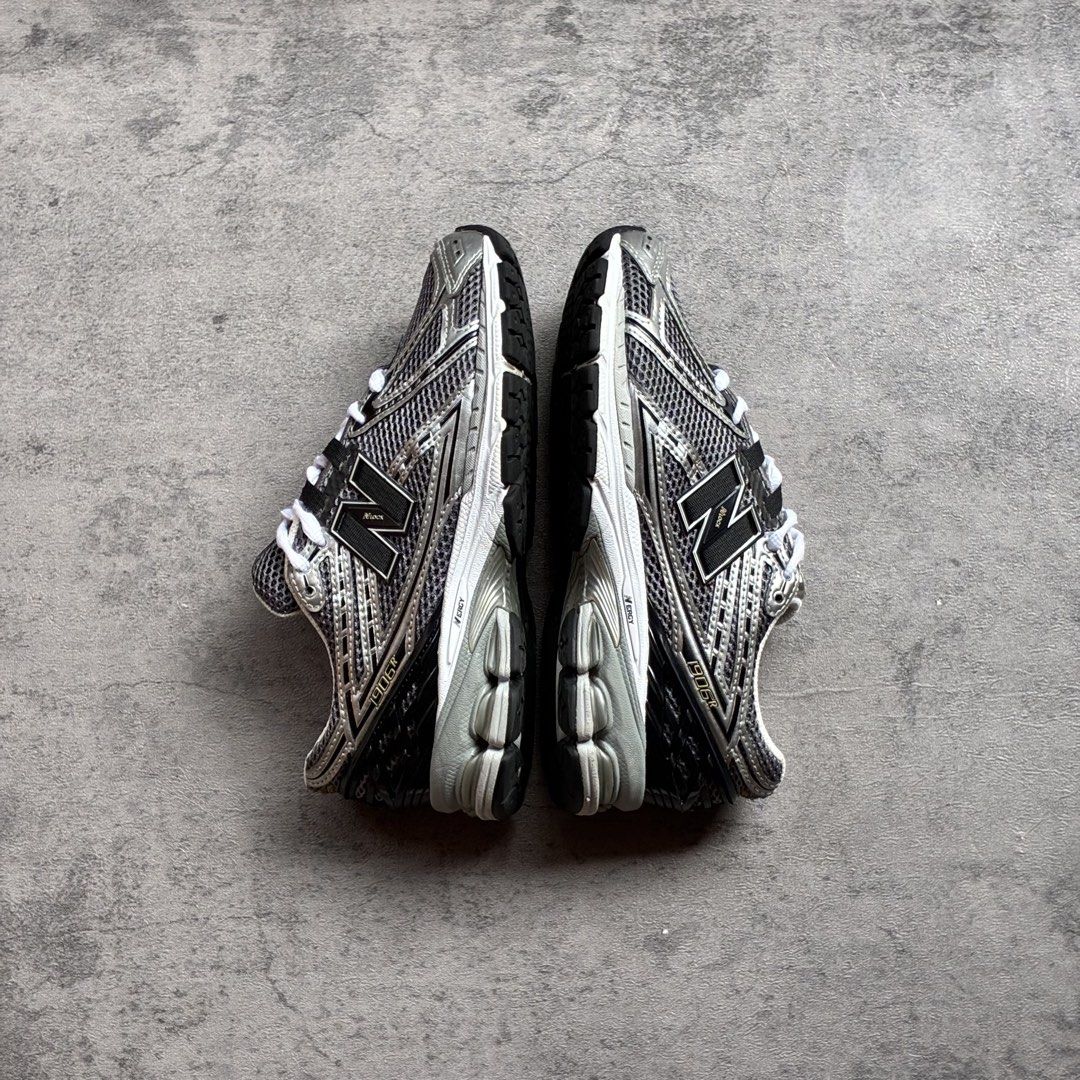 New Balance 1906R 'Silver Metallic Black' (Category: Sneakers) located in Iligan City. Submitted by gabrielsxn (Listing ID 1465692594, Image 3). Description: New Balance 1906R ‘Silver Metallic Black’ Size: US 5 | EU 37.5 | CM 23 ✅Excellent Condition Mine: ₱2,499.