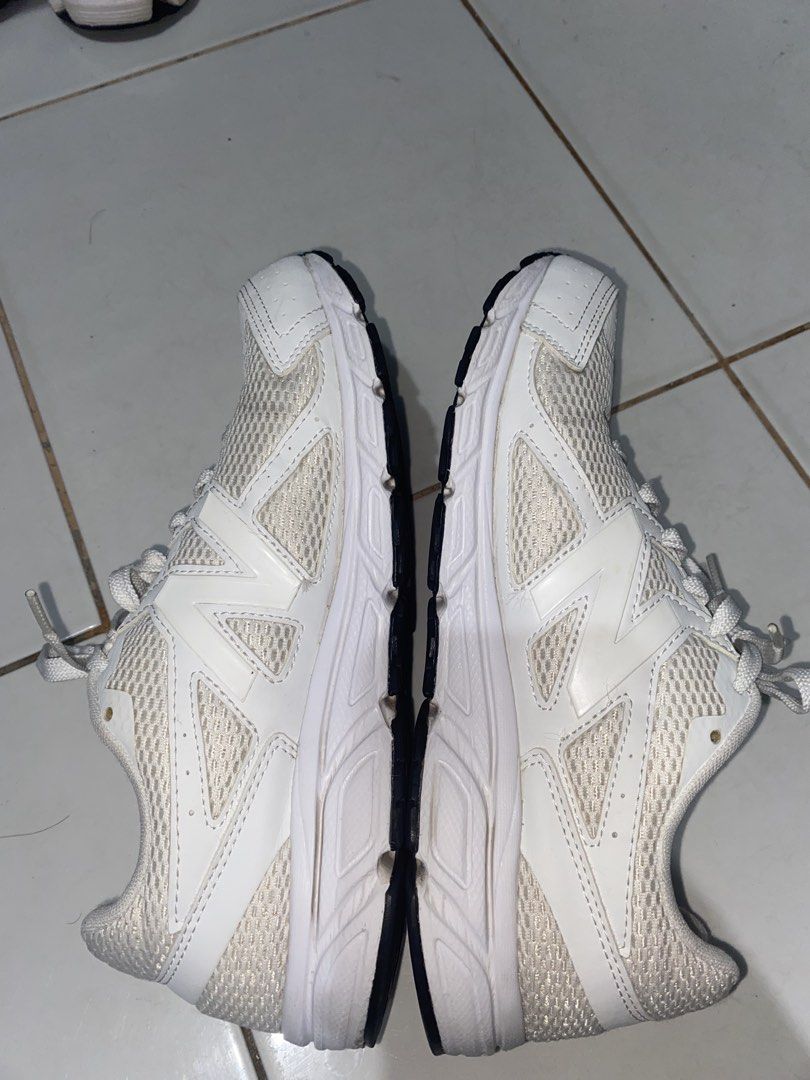 New balance 480v5 (Category: Sneakers) located in Cebu City. Submitted by thrift.sht (Listing ID 1465631612, Image 2). Description: New balance 480v5 Good condition Issue: last pic Size: 8.5 Color: 9.9/10 📍cebu city.