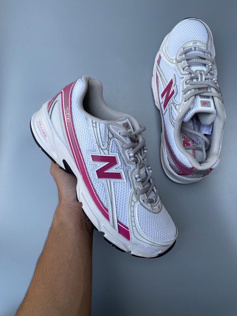 New Balance 740 (Category: Sneakers) located in Iligan City. Submitted by jackofall.sole (Listing ID 1465619625, Image 1). Description: PRELOVED PAIR‼️ New Balance 740 US 6 | EUR 38.5 | 24CM -Brand new condition - with original box (had scratches) ₱2899 + sf .