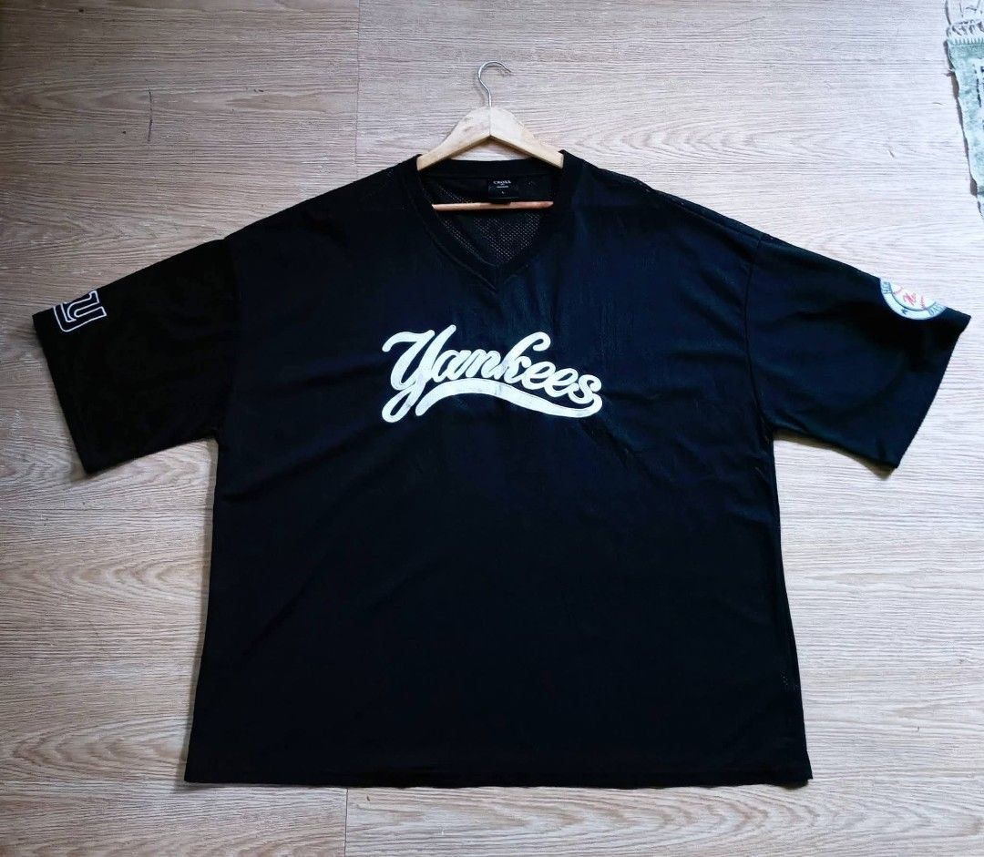 New York Yankees mesh baseball jersey (Category: Activewear) located in Manila. Submitted by bvnnie (Listing ID 1465707172, Image 3). Description: New York Yankees mesh baseball jersey Waistline /Widht 27 Lenght/ 30 fittings is LARGE Excellent Condition, Issue:0 Message if you have any other question about sizing. We do shipping nation wide I'm also open for video call so that you can see the item you 're interested to buy. Courier, DHL, JNT, LBC