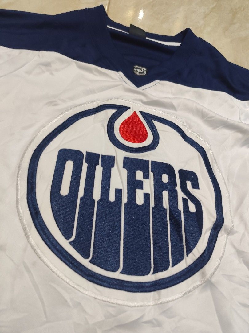 NHLEdmonton Oilers Jersey Large (Category: Activewear) located in Manila. Submitted by buyybustt (Listing ID 1465700355, Image 3). Description: NHL Edmonton Oilers NHL Tag 23x30 Large on Tag In Good Condition but have washable stain.