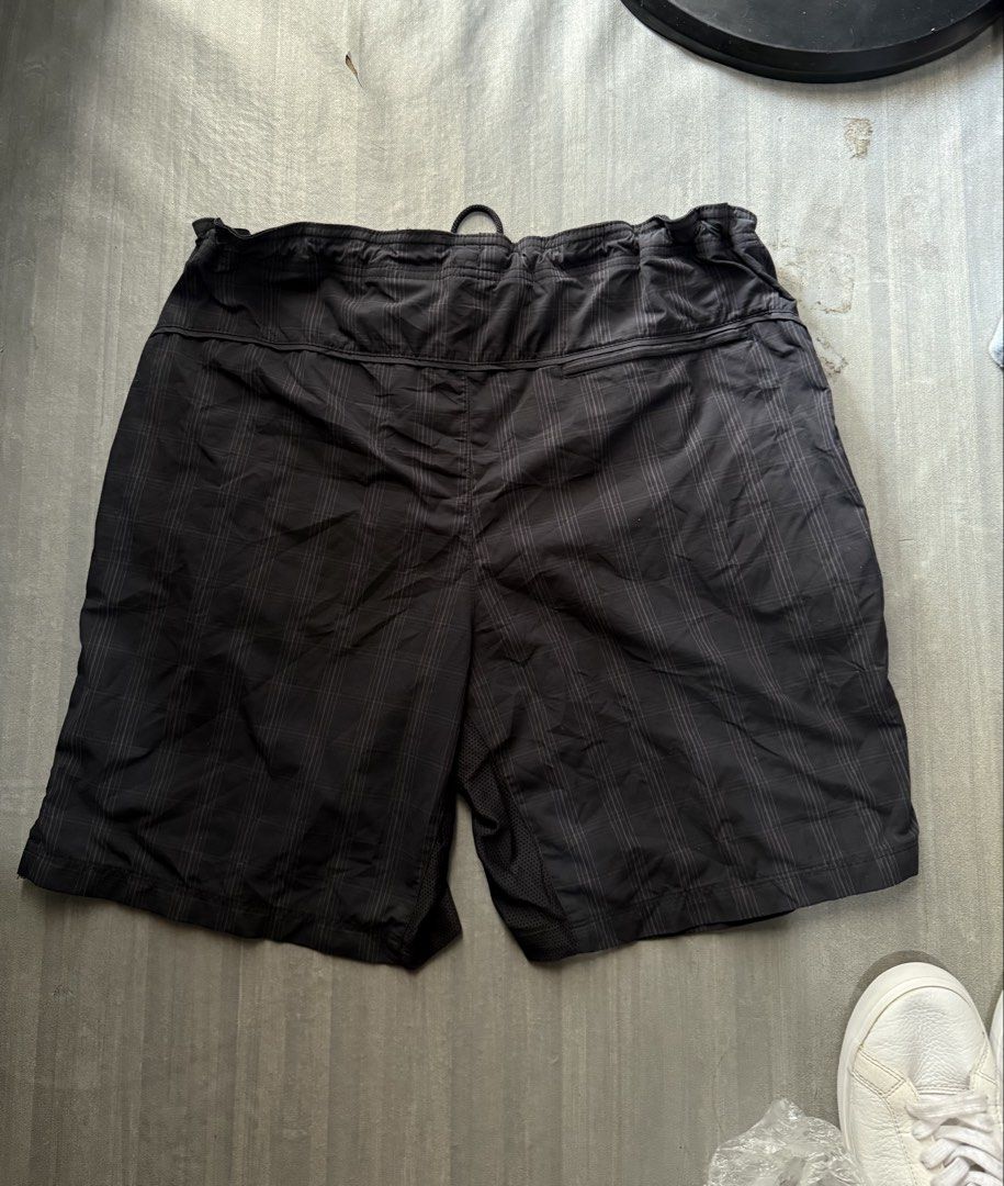 Nike (Category: Shorts) located in Cagayan de Oro. Submitted by twice.but.nice.blackmarket (Listing ID 1465588806, Image 3). Description: Excellent condition Waist 26 up to 40 Adjustable waist drawstring Height 18.5 Leg hole 11.5.