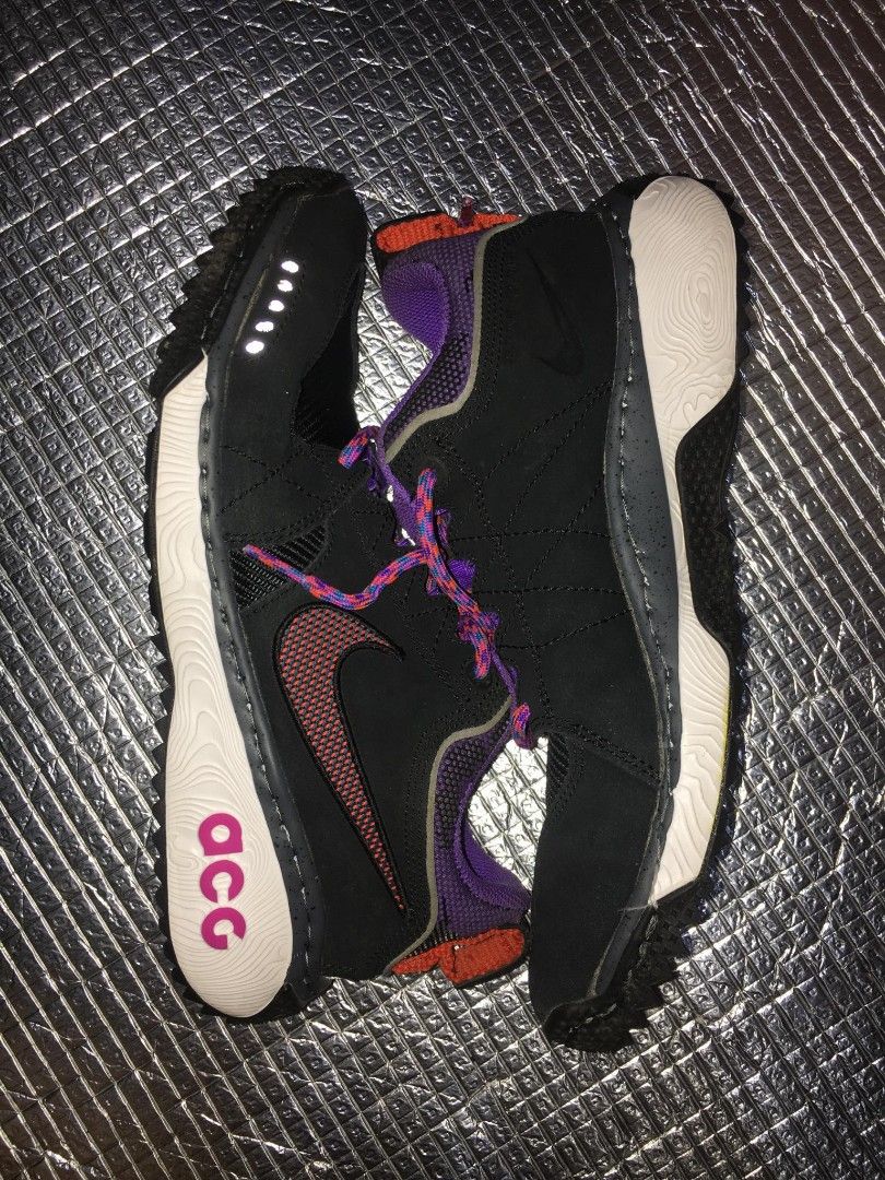 Nike ACG Dog Mountain 'Hyper Grape' (Category: Sneakers) located in Quezon City. Submitted by thriftyzx (Listing ID 1465707412, Image 2). Description: Nike ACG Dog Mountain 'Hyper Grape' Size: 9-9.5 Condition: 8.5/10 Issue: Nakatahi and Sole sep see the last pic 1699+SF Location: QC.