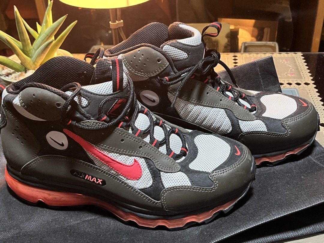 Nike Air (Category: Sneakers) located in Manila. Submitted by eliseriogl89460 (Listing ID 1465665213, Image 1). Description: .