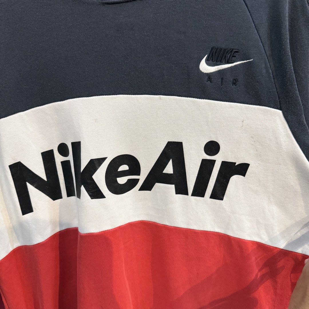 Nike Air Colorblock Sweatshirt (Category: Coats, Jackets and Outerwear) located in Manila. Submitted by carbungcoalex (Listing ID 1465742573, Image 3). Description: NIKE AIR TRITONE SWEATSHIRT 23 by 27 Good Condition Complete tags 800 CLAIM.