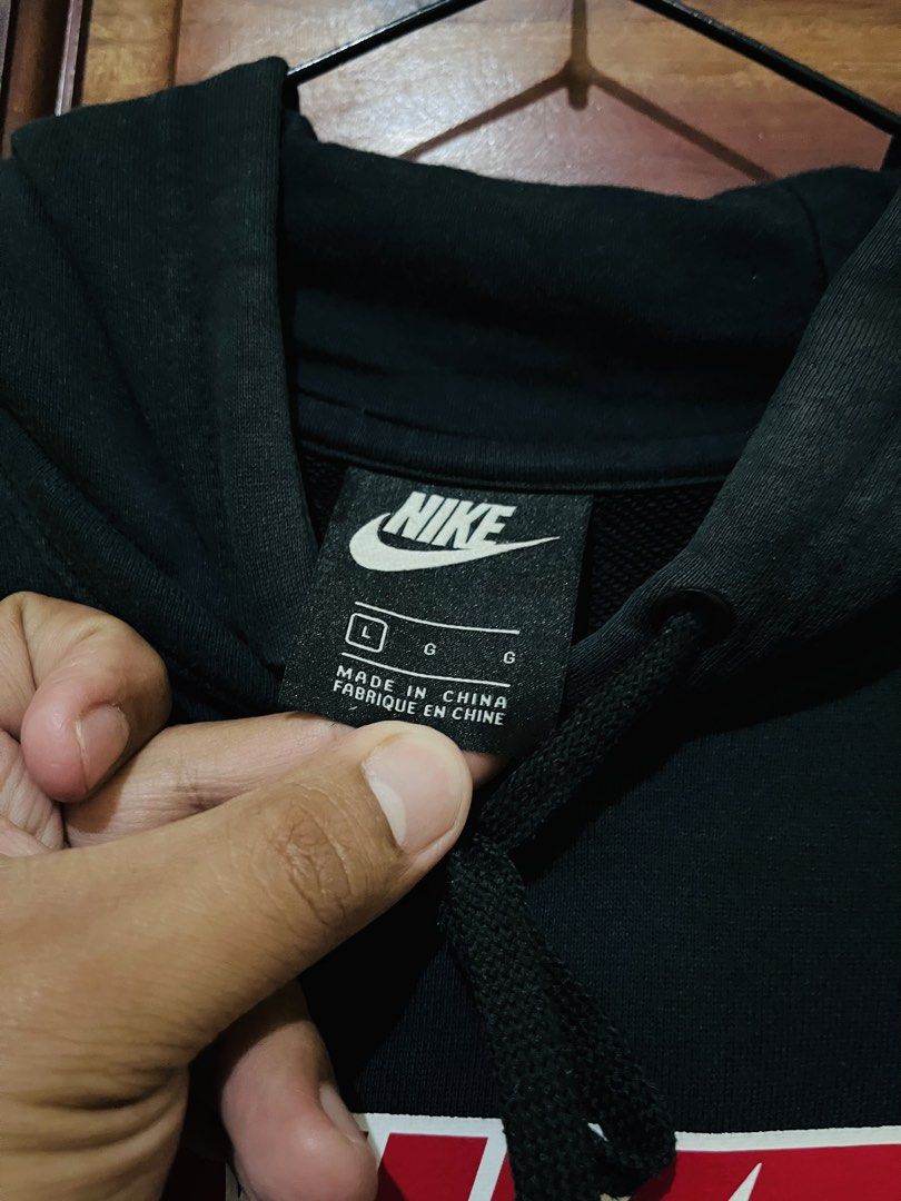 Nike Alumni (Category: Coats, Jackets and Outerwear) located in Tuguegarao City. Submitted by rodel_llanetaa (Listing ID 1465750716, Image 3). Description: Excellent conditon Size L on tag Width 22 Length 28 Color rate 9.5 Flaws None 750+Shippingfee!.