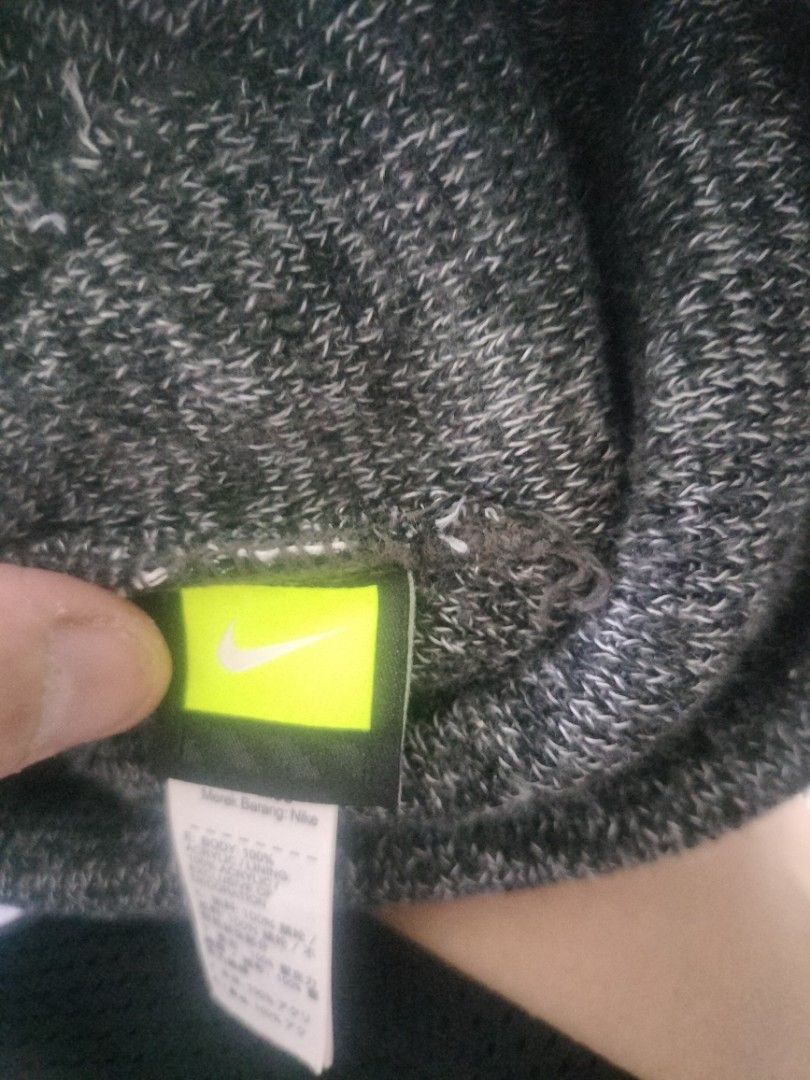 Nike beanie (Category: Activewear) located in Imus. Submitted by emershop (Listing ID 1465655871, Image 2). Description: for sale nike beanie original good condition.