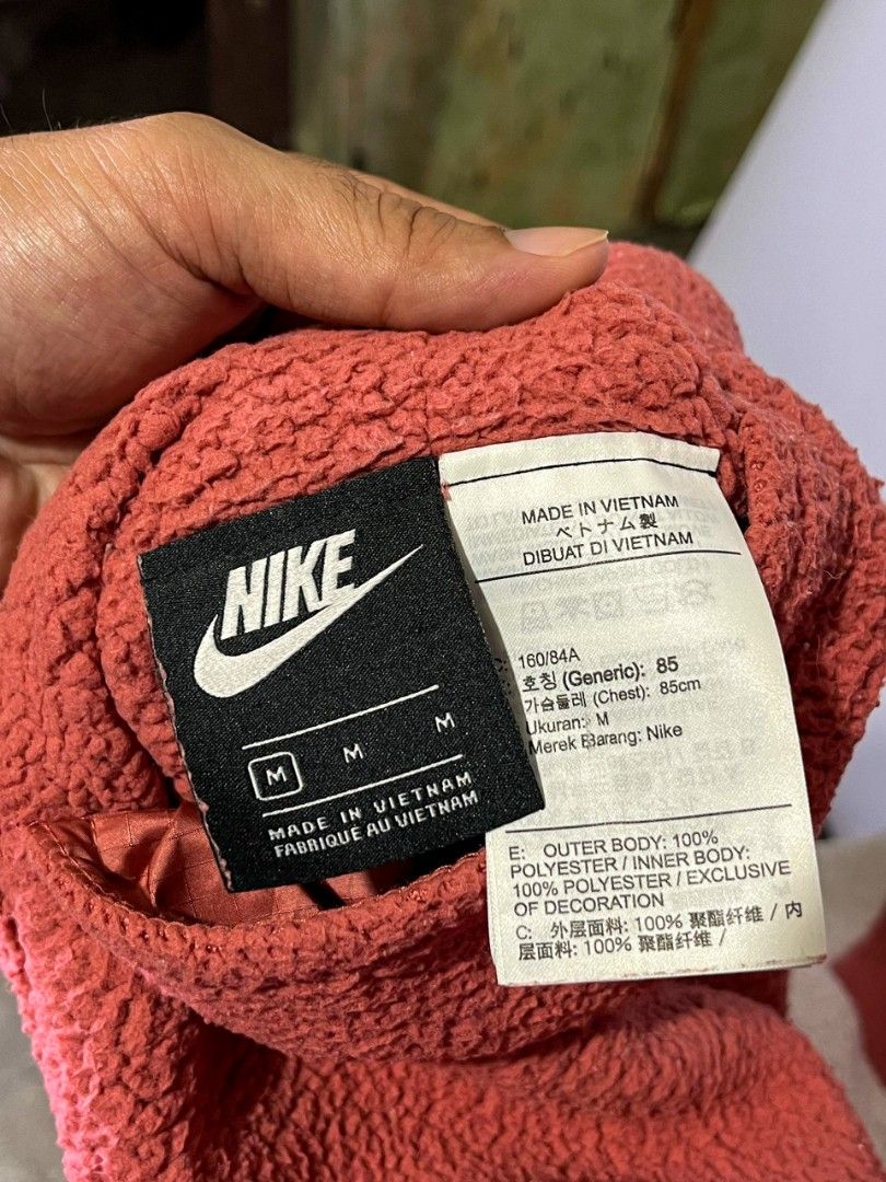 NIKE BIG SWOOSH SHERPA REVERSIBLE JACKET (Category: Coats, Jackets and Outerwear) located in Davao. Submitted by nmd.archives (Listing ID 1465632721, Image 3). Description: Medium on tag 25 x 27 (fits XL) Color rate and condition: 10/10 No issue.
