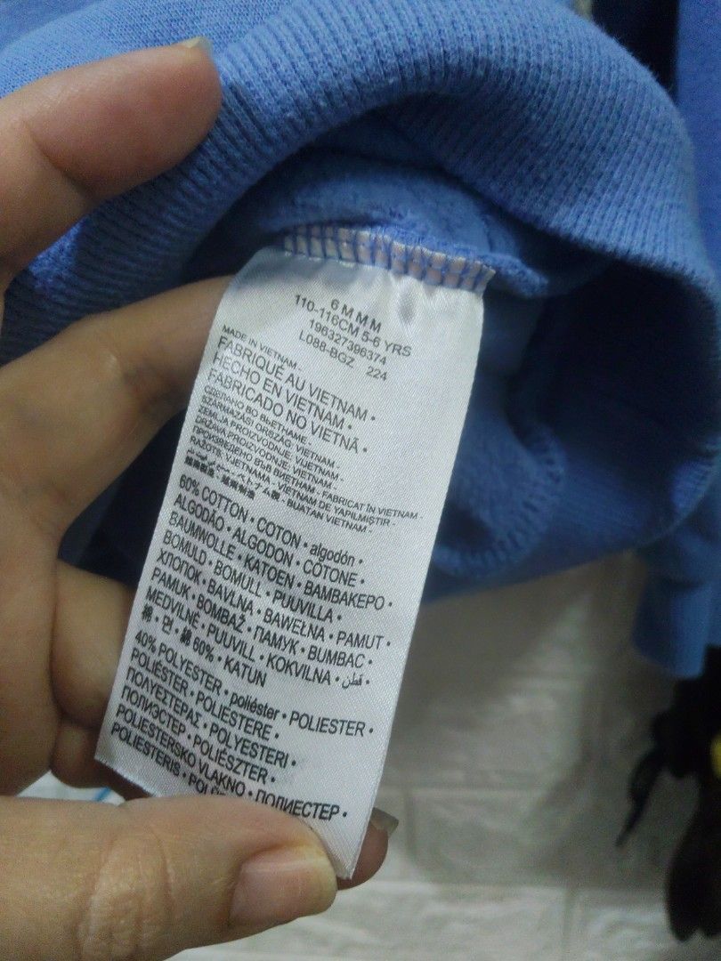 Nike Blue Hoodie with Front Pocket (Category: Babies & Kids Fashion) located in Cainta. Submitted by carlayezzzz (Listing ID 1465643945, Image 3). Description: -bought from US for my daughter -slightly used -fits 3-5yo.