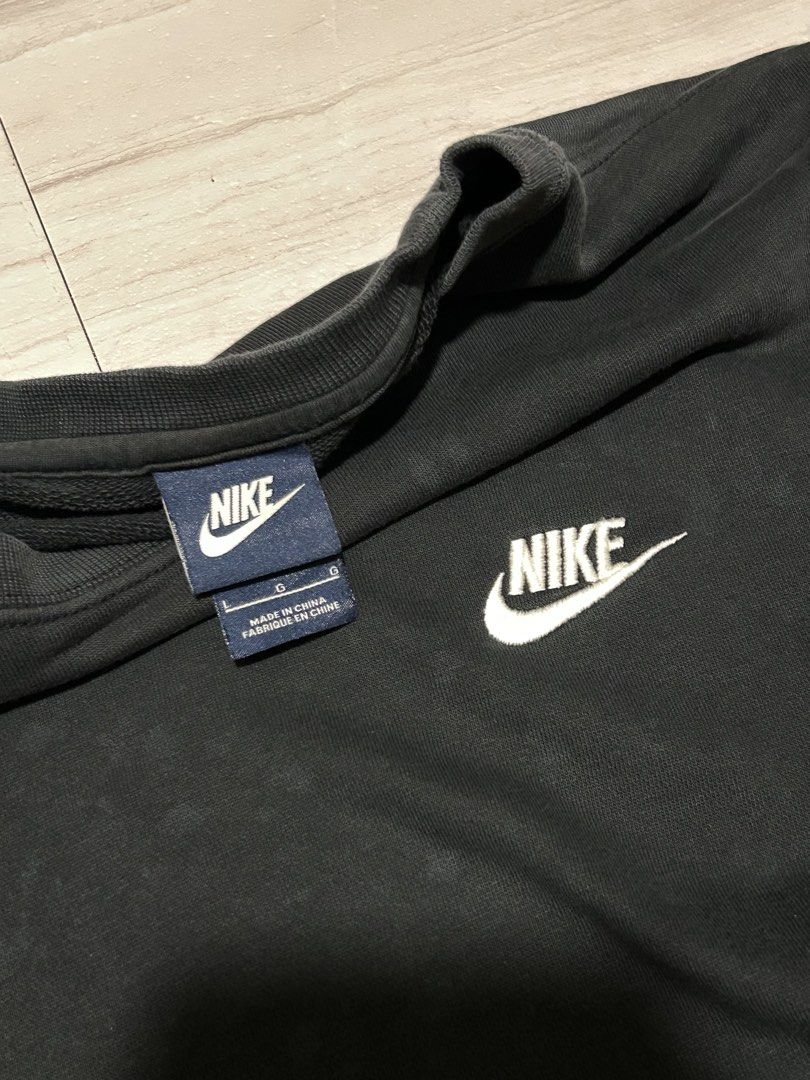 Nike Club Fleece Sweater (Category: Coats, Jackets and Outerwear) located in Manila. Submitted by blessed.drei (Listing ID 1465715982, Image 3). Description: Good Condition Width : 22 Length : 28 Size Large ₱200 + Shipping 📍 Deca Homes, Manila.