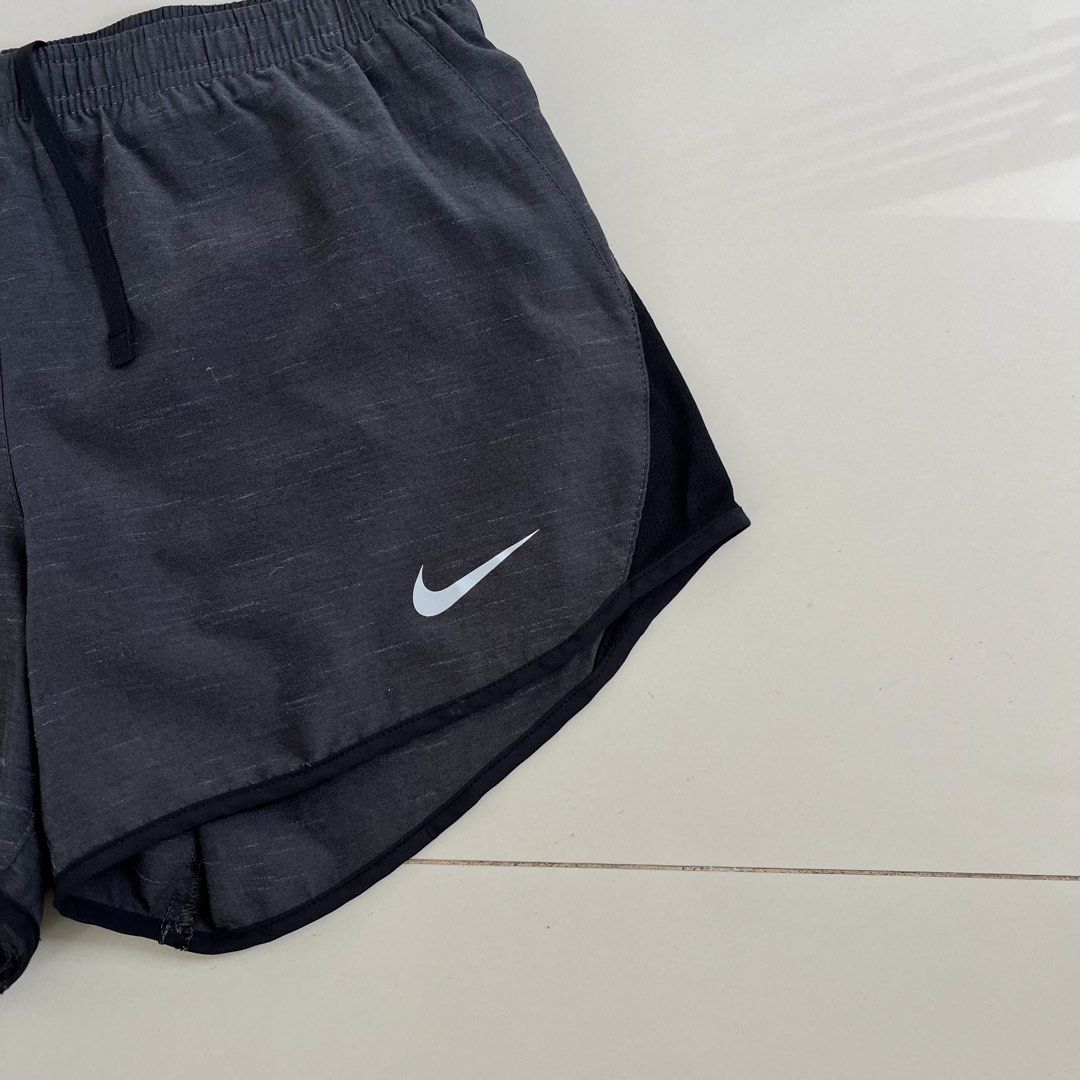 NIKE DRI FIT SHORTS‼️ (Category: Activewear) located in Cebu City. Submitted by clarkcamu68040 (Listing ID 1465624143, Image 3). Description: NIKE DRI FIT (WOMEN’s) SHORT‼️ AS NEW BOTH SIZE SMALL BOTH W 26-30 COLORATE 10 / 10 ISSUE : ❌❌❌ PHP 480 EACH + 90 SF 🛒🛒 📍CEBU ,CITY OF NAGA 🚚 J&T EXPRESS.