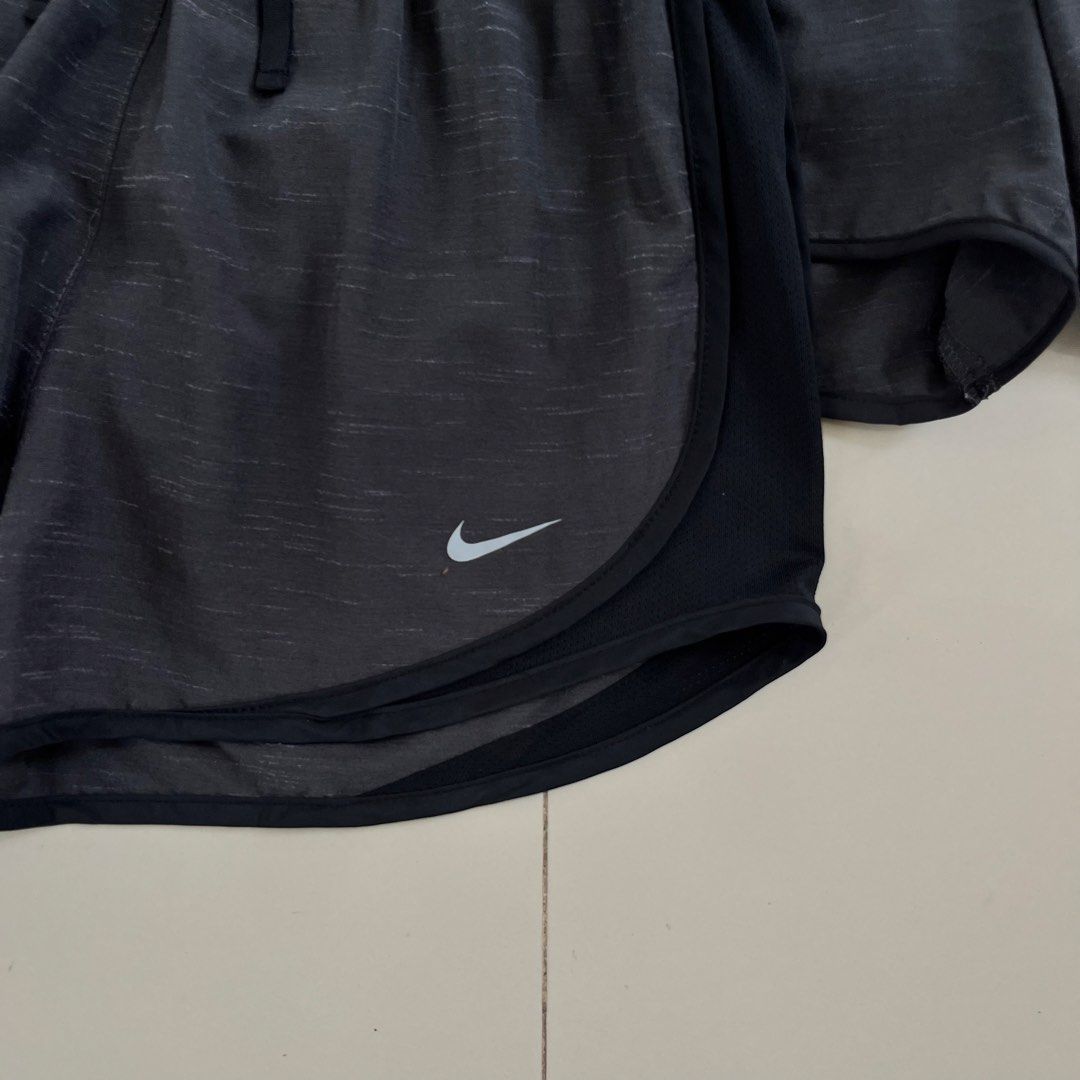 NIKE DRI FIT SHORTS‼️ (Category: Activewear) located in Cebu City. Submitted by clarkcamu68040 (Listing ID 1465624143, Image 2). Description: NIKE DRI FIT (WOMEN’s) SHORT‼️ AS NEW BOTH SIZE SMALL BOTH W 26-30 COLORATE 10 / 10 ISSUE : ❌❌❌ PHP 480 EACH + 90 SF 🛒🛒 📍CEBU ,CITY OF NAGA 🚚 J&T EXPRESS.