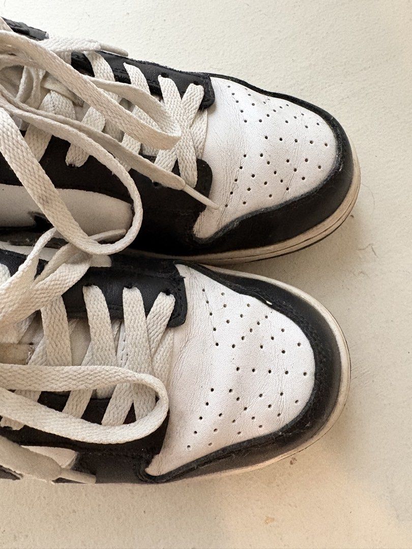 Nike Dunk Low Panda Sneakers (Category: Sneakers) located in Mandaluyong City. Submitted by material_boi (Listing ID 1465641408, Image 3). Description: Seldom used. Made in Vietnam. Size 41 Eu. Solid pa naman siya, intact pa lahat, no sole separation and white pa even the sole. Issues: slight heel drag. Madumi ang insole. Main issue is the bakbak dun sa creaseline lang naman. The front panel wala naman. I think coz synthetic leather yung material