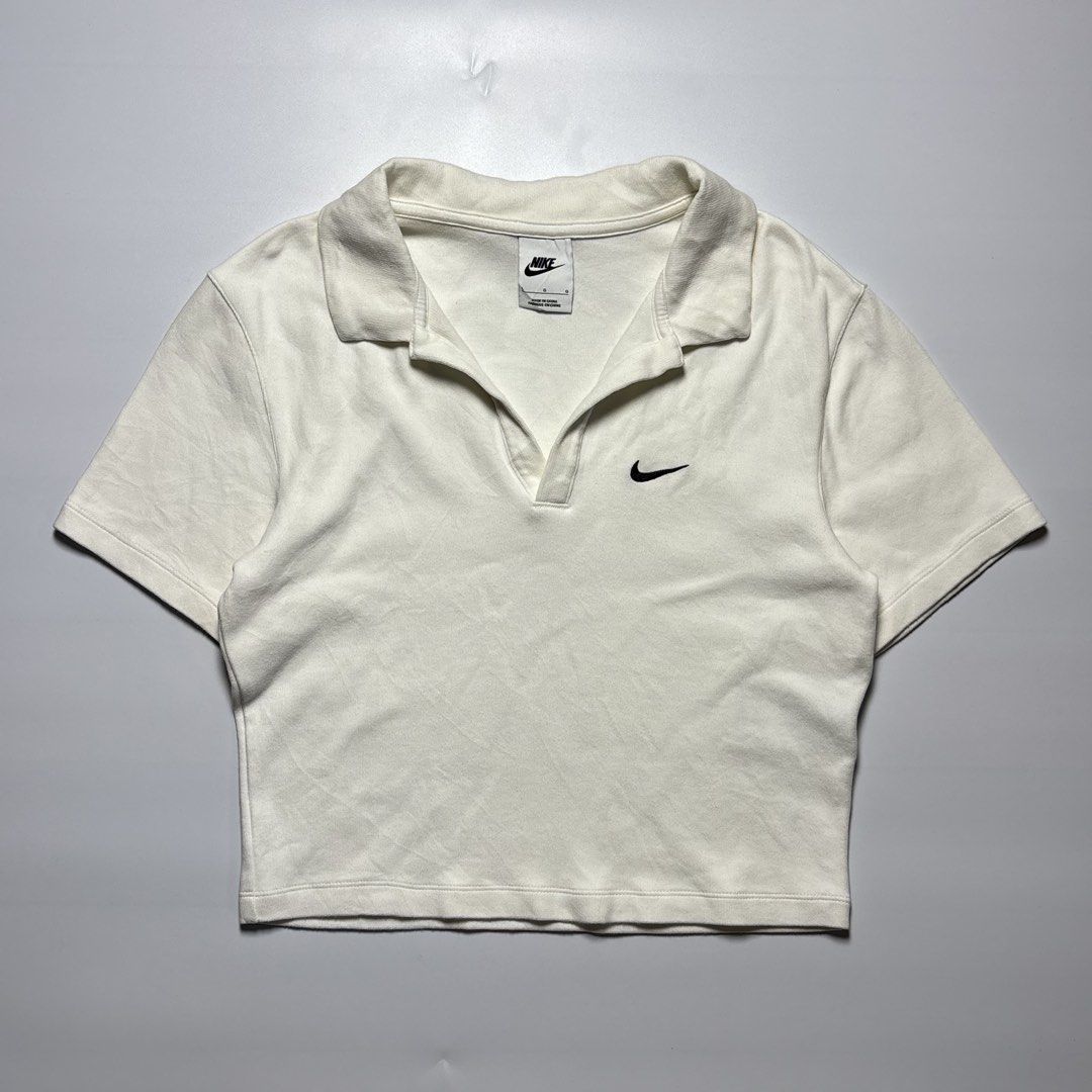 nike essential short sleeve top (Category: Activewear) located in Davao. Submitted by yanda.thrift (Listing ID 1465619512, Image 1). Description: length 17 width 15 Large on tag fits M to L excellent condition.