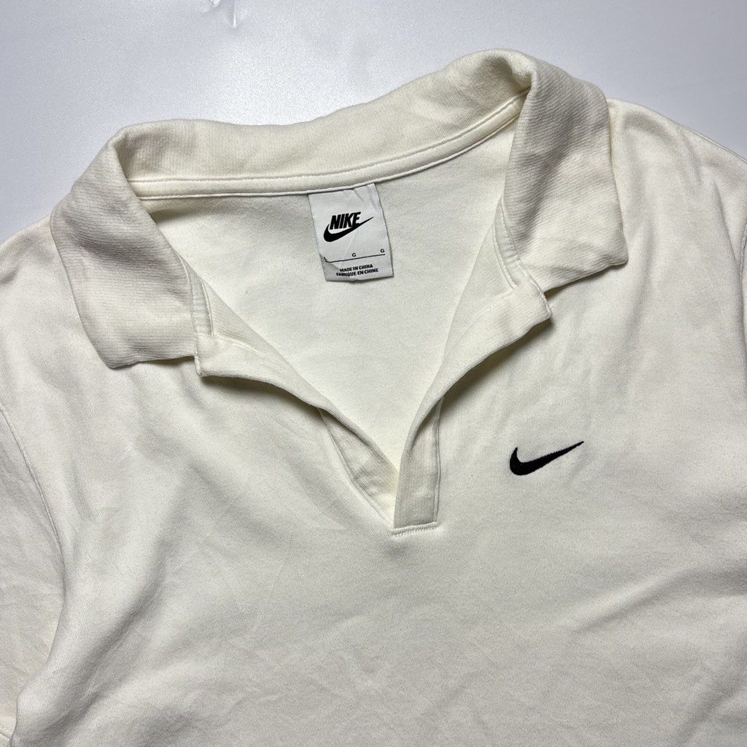 nike essential short sleeve top (Category: Activewear) located in Davao. Submitted by yanda.thrift (Listing ID 1465619512, Image 3). Description: length 17 width 15 Large on tag fits M to L excellent condition.
